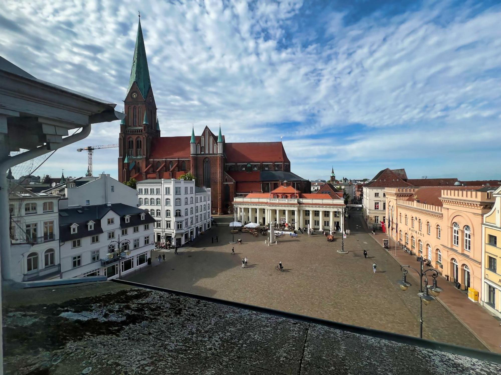 Nr 2 Modernes Apartment In Historischer Marktplatzlage 56 Qm # Cosiness Company 22 Шверин Экстерьер фото